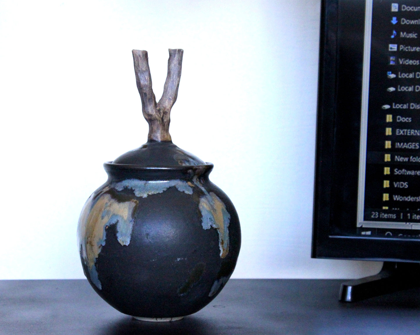 iXhayi Moon Jar