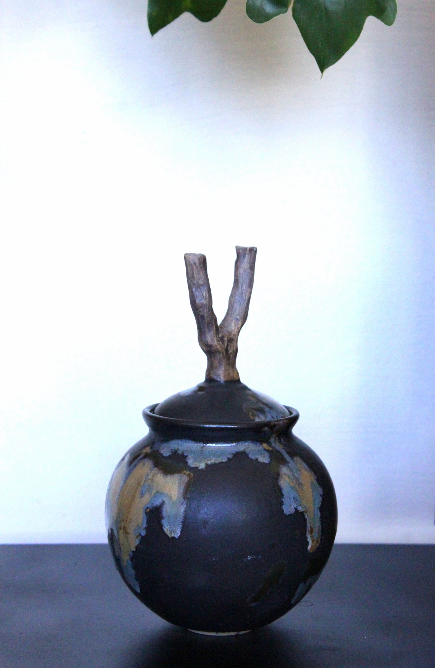 iXhayi Moon Jar